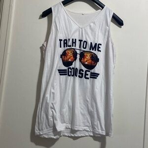 Women’s size extra large white talk to goose tank top CP1